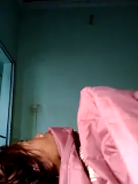 Snapshot of bella-la chatting on February 11, 2026, 12:43 am bella-la online show from February 11, 2026, 12:43 am