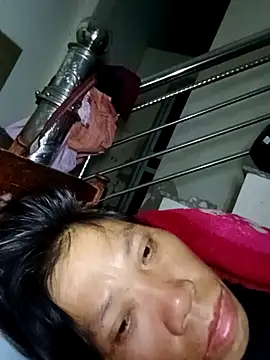 Snapshot of bella-la chatting on December 19, 2025, 10:45 pm bella-la online show from December 19, 2025, 10:45 pm