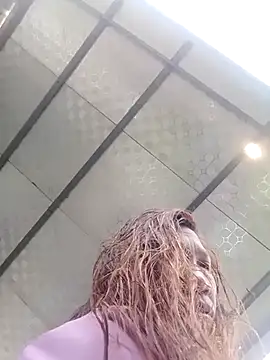 Snapshot of bella-la chatting on February 18, 2026, 12:52 am bella-la online show from February 18, 2026, 12:52 am