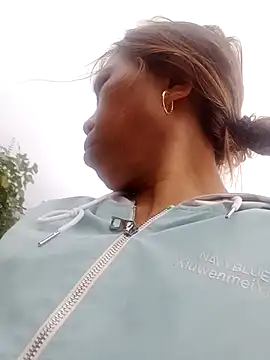 Snapshot of bella-la chatting on February 13, 2026, 1:38 am bella-la online show from February 13, 2026, 1:38 am