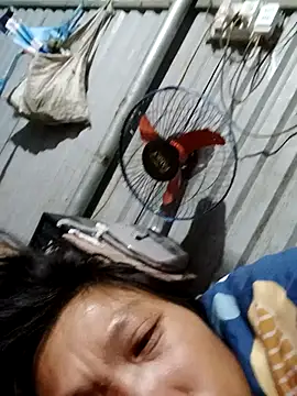 Snapshot of bella-la chatting on December 21, 2025, 11:05 pm bella-la online show from December 21, 2025, 11:05 pm