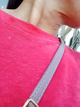 Snapshot of bella-la chatting on November 7, 2025, 6:18 am bella-la online show from November 7, 2025, 6:18 am