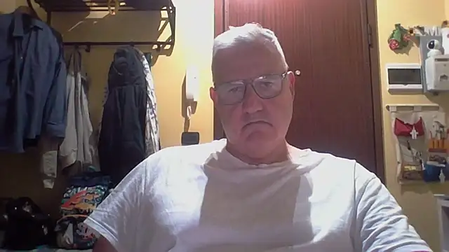 Snapshot of Diegoriv71 chatting on May 13, 2026, 7:43 pm Diegoriv71 online show from May 13, 2026, 7:43 pm