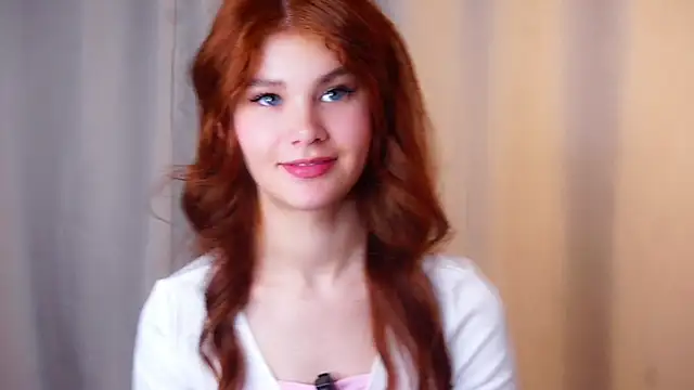 Snapshot of YettaCalabria chatting on February 4, 2026, 12:44 pm YettaCalabria online show from February 4, 2026, 12:44 pm