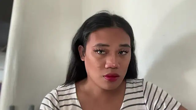 Snapshot of untouchable_mia chatting on November 4, 2025, 1:20 am untouchable mia online show from November 4, 2025, 1:20 am