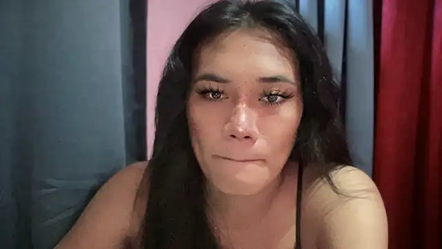 Snapshot of untouchable_mia chatting on December 3, 2025, 11:47 pm untouchable mia online show from December 3, 2025, 11:47 pm