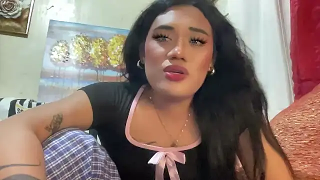 Snapshot of untouchable_mia chatting on November 30, 2025, 2:40 pm untouchable mia online show from November 30, 2025, 2:40 pm