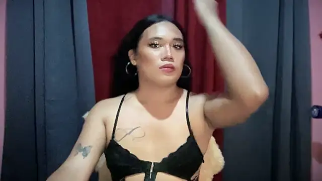 Snapshot of untouchable_mia chatting on November 10, 2025, 10:42 am untouchable mia online show from November 10, 2025, 10:42 am