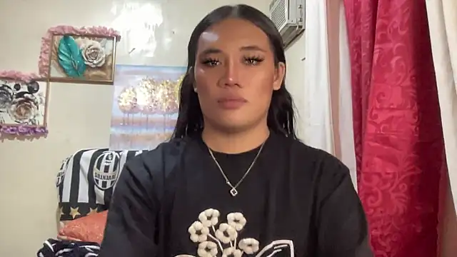 Snapshot of untouchable_mia chatting on November 26, 2025, 5:46 pm untouchable mia online show from November 26, 2025, 5:46 pm