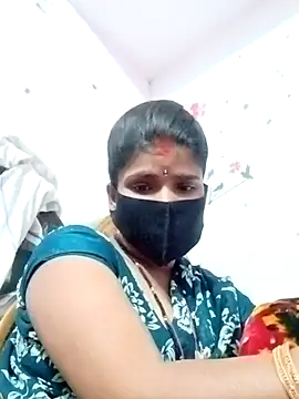 hot couple 000 online show from November 11, 2025, 1:39 pm