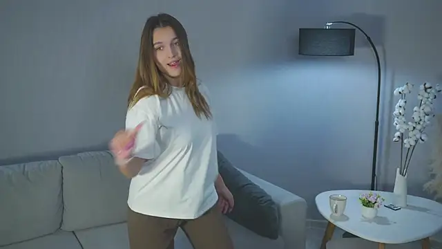 Snapshot of JeniMcphie chatting on October 31, 2025, 3:14 am JeniMcphie online show from October 31, 2025, 3:14 am