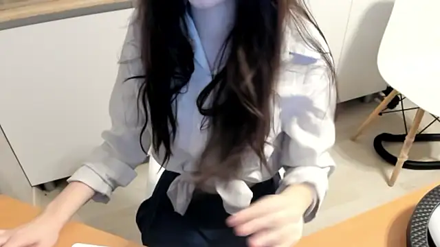 Snapshot of britneyramers chatting on October 29, 2025, 6:29 pm britneyramers online show from October 29, 2025, 6:29 pm