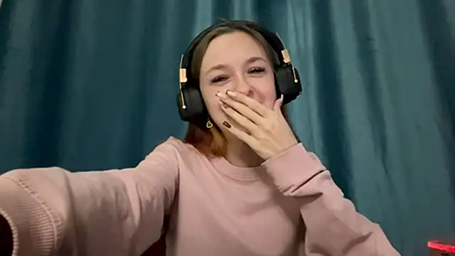 HOTBellakle online show from November 3, 2025, 3:15 pm