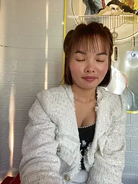 Snapshot of Night_owl111 chatting on December 14, 2025, 8:09 am Night owl111 online show from December 14, 2025, 8:09 am