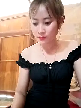 Snapshot of Em_xinh01 chatting on May 17, 2026, 6:24 am Em xinh01 online show from May 17, 2026, 6:24 am