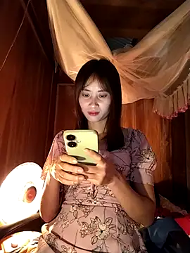 Snapshot of Em_xinh01 chatting on December 14, 2025, 8:31 am Em xinh01 online show from December 14, 2025, 8:31 am