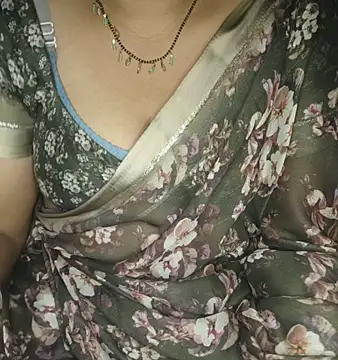 shreyareddy99 online show from November 21, 2025, 5:34 pm