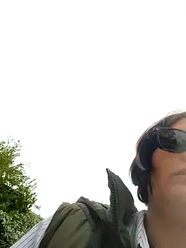 Piediniecollant online show from April 13, 2026, 10:19 am