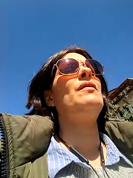 Piediniecollant online show from April 8, 2026, 10:17 am