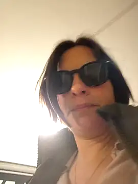 Piediniecollant online show from April 20, 2026, 10:07 am