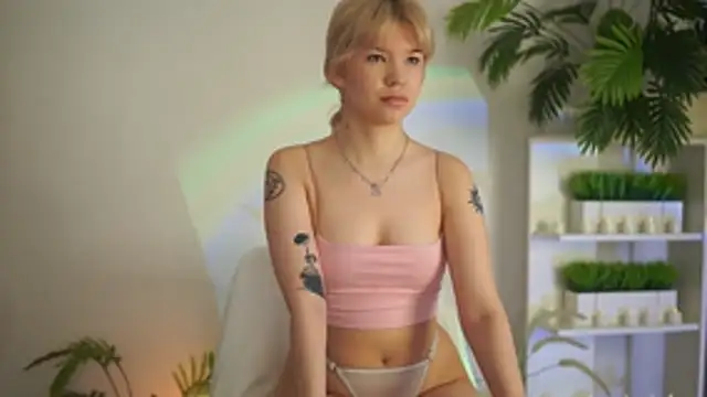 Leila La online show from November 10, 2025, 8:19 am