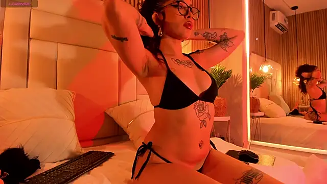 Snapshot of VenuzSofia chatting on November 21, 2025, 11:04 pm VenuzSofia online show from November 21, 2025, 11:04 pm