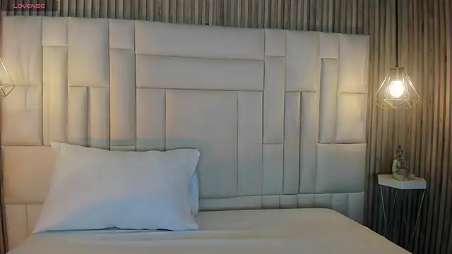 Snapshot of VenuzSofia chatting on December 18, 2025, 10:35 pm VenuzSofia online show from December 18, 2025, 10:35 pm