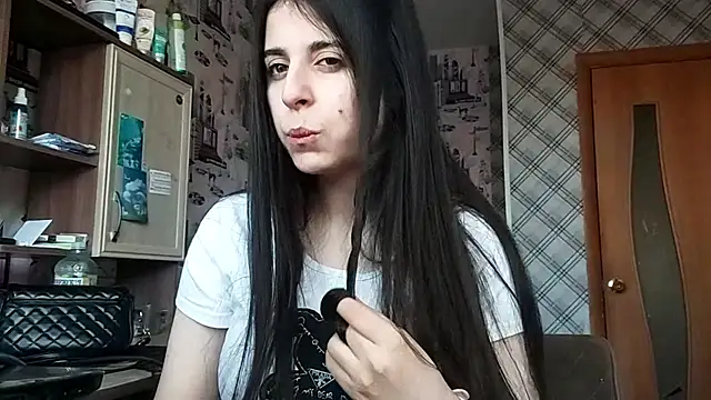 Lina rix online show from December 5, 2025, 3:05 am