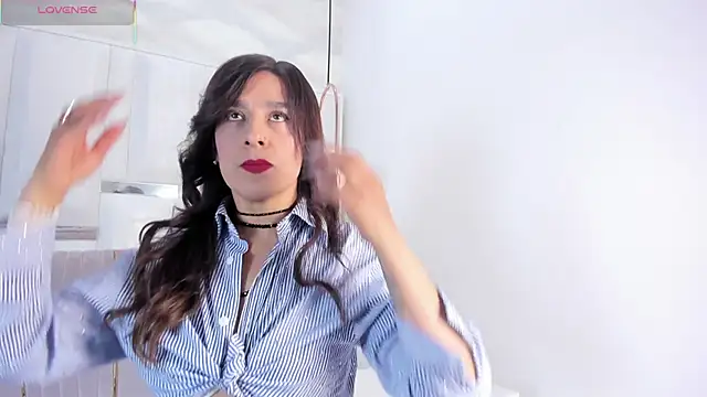 alaya noir  online show from November 4, 2025, 1:37 pm