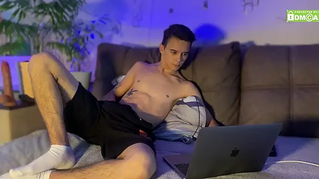 Snapshot of Kevin_Dooo chatting on October 31, 2025, 5:37 am Kevin Dooo online show from October 31, 2025, 5:37 am