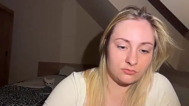 Snapshot of EngelHelene chatting on April 5, 2026, 6:03 pm EngelHelene online show from April 5, 2026, 6:03 pm