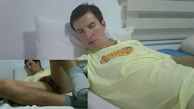 carliesexyman online show from October 29, 2025, 5:06 am