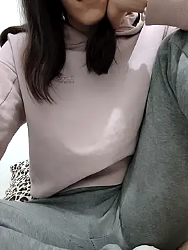 Snapshot of carlina28 chatting on October 30, 2025, 7:00 pm carlina28 online show from October 30, 2025, 7:00 pm