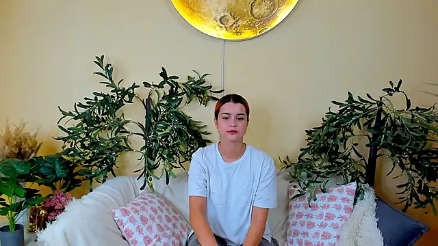 SharieTenuta online show from October 29, 2025, 10:03 am