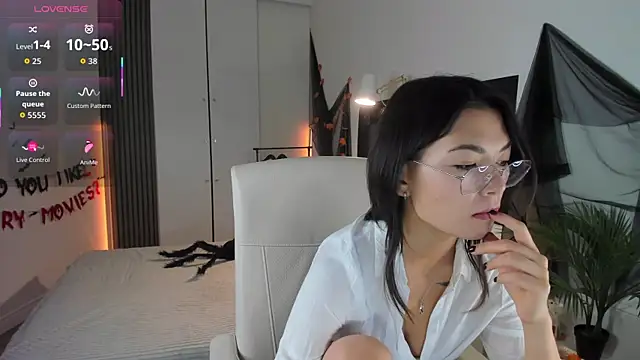 Snapshot of AsianAlis chatting on November 7, 2025, 7:24 am AsianAlis online show from November 7, 2025, 7:24 am