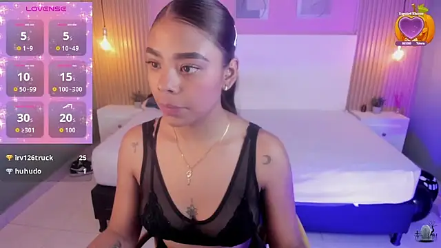 SoffiaDams2 online show from November 3, 2025, 11:47 am