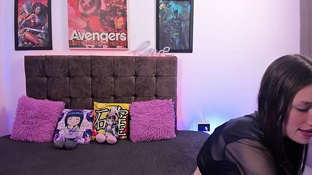 maelis Avelle online show from November 4, 2025, 2:32 pm