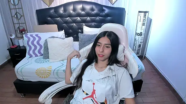 shirley sweet  online show from November 8, 2025, 9:18 pm