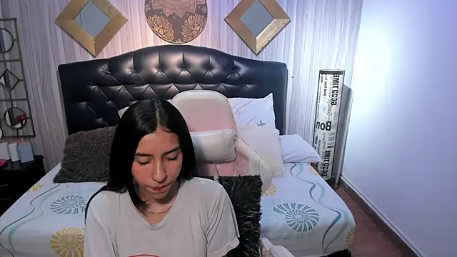 shirley sweet  online show from November 5, 2025, 8:45 pm