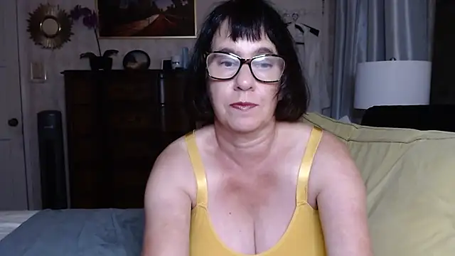 BigbustedBrenda online show from November 10, 2025, 4:56 pm