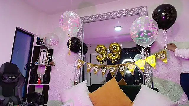 Natasha Amber online show from December 4, 2025, 1:43 pm