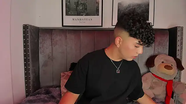 Niick Twiink online show from December 4, 2025, 8:08 pm