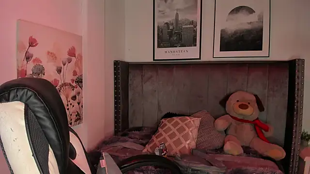 Niick Twiink online show from December 15, 2025, 7:52 pm