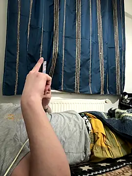 Snapshot of Hernann19 chatting on December 17, 2025, 4:23 pm Hernann19 online show from December 17, 2025, 4:23 pm