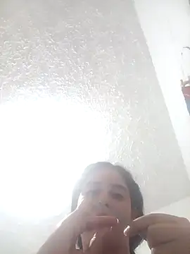 Camila-Valverde online show from February 10, 2026, 10:09 pm