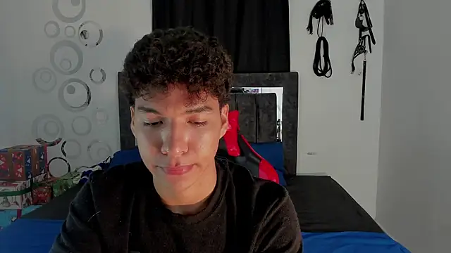 Snapshot of Maximiliano_Khalil chatting on January 9, 2026, 7:43 pm Maximiliano Khalil online show from January 9, 2026, 7:43 pm