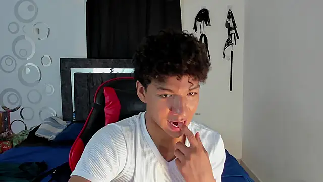 Snapshot of Maximiliano_Khalil chatting on January 5, 2026, 7:28 pm Maximiliano Khalil online show from January 5, 2026, 7:28 pm