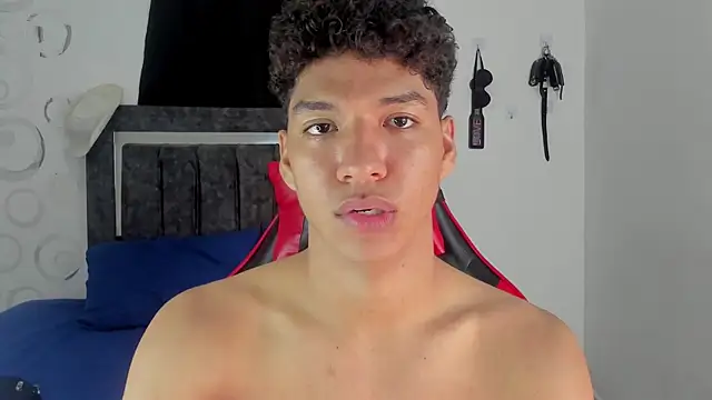 Snapshot of Maximiliano_Khalil chatting on February 7, 2026, 7:22 pm Maximiliano Khalil online show from February 7, 2026, 7:22 pm