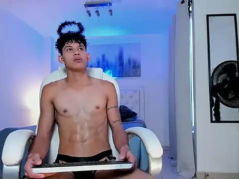 KamiSuarez online show from November 21, 2025, 6:51 pm