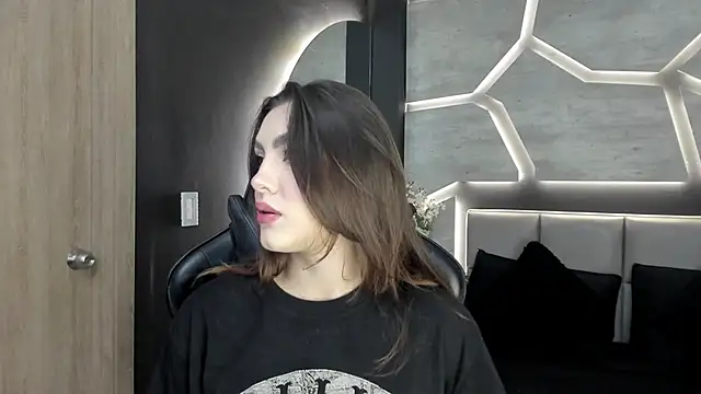 Snapshot of DakotaRussell_ chatting on January 7, 2026, 7:19 pm DakotaRussell online show from January 7, 2026, 7:19 pm